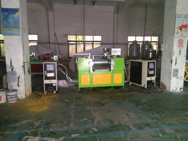 模溫機在開煉機、密煉機的應用現場